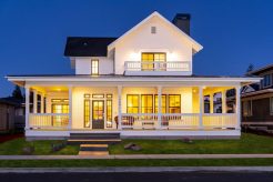 Curtis Homes LLC - Bend Farmhouse